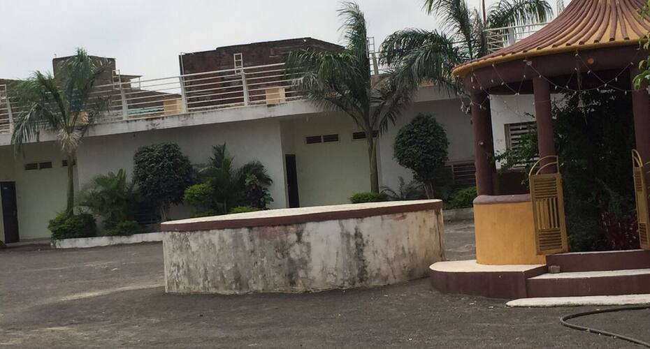 S. R. Hotel, Ghaziabad 5